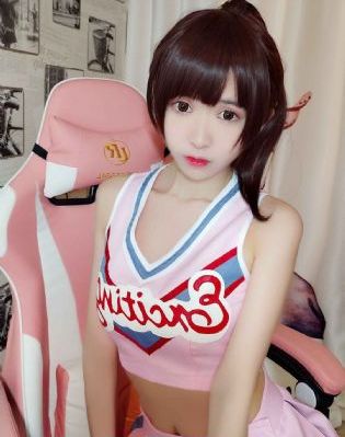年轻的姐姐免费观看_十万网红美女美酱